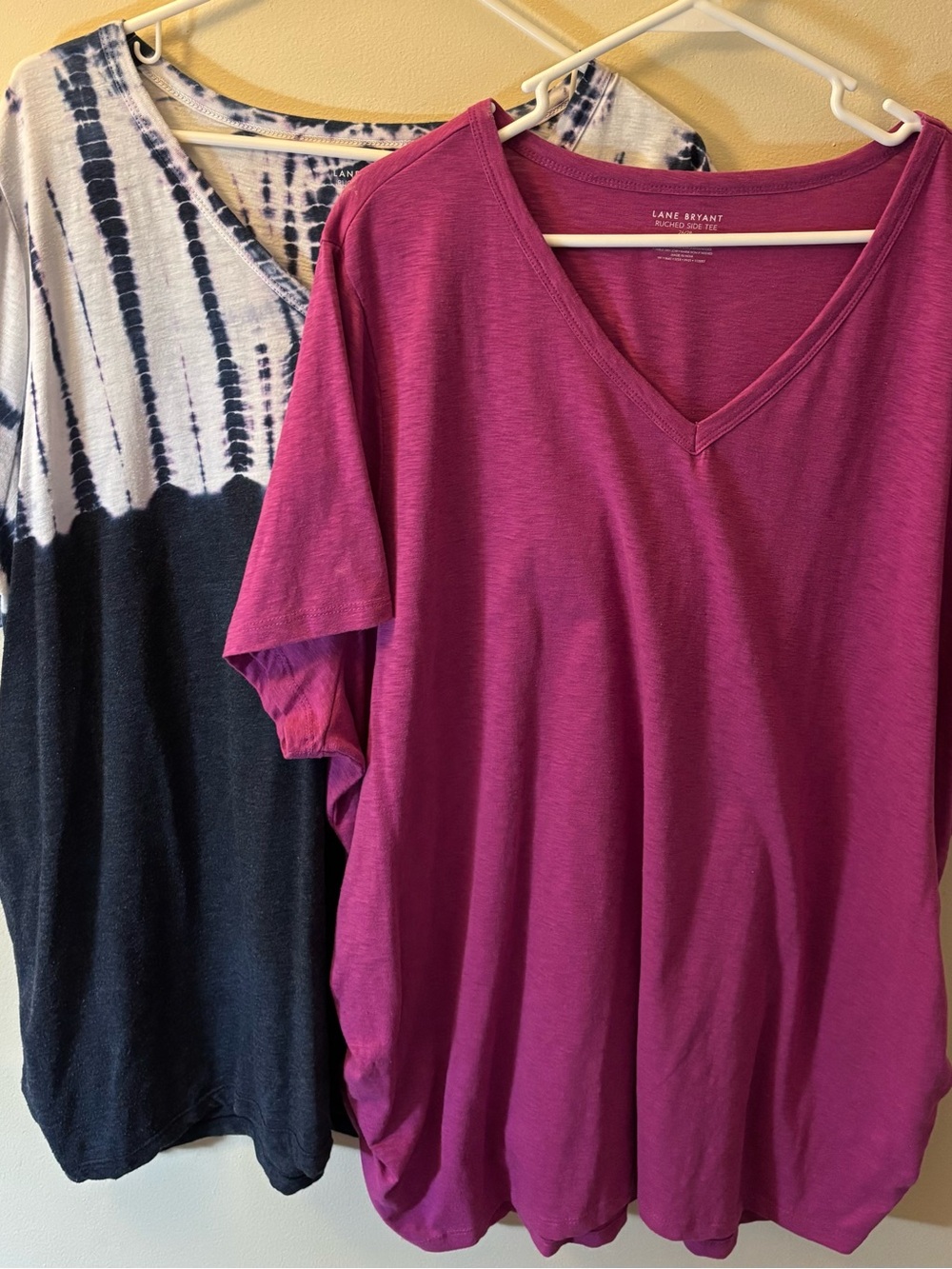 Lot of 2 Lane Bryant Short Sleeve Ruched Side Tee Tops Plus Size 26 28 Nice!